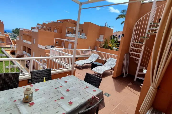 Terraza con comedor exterior